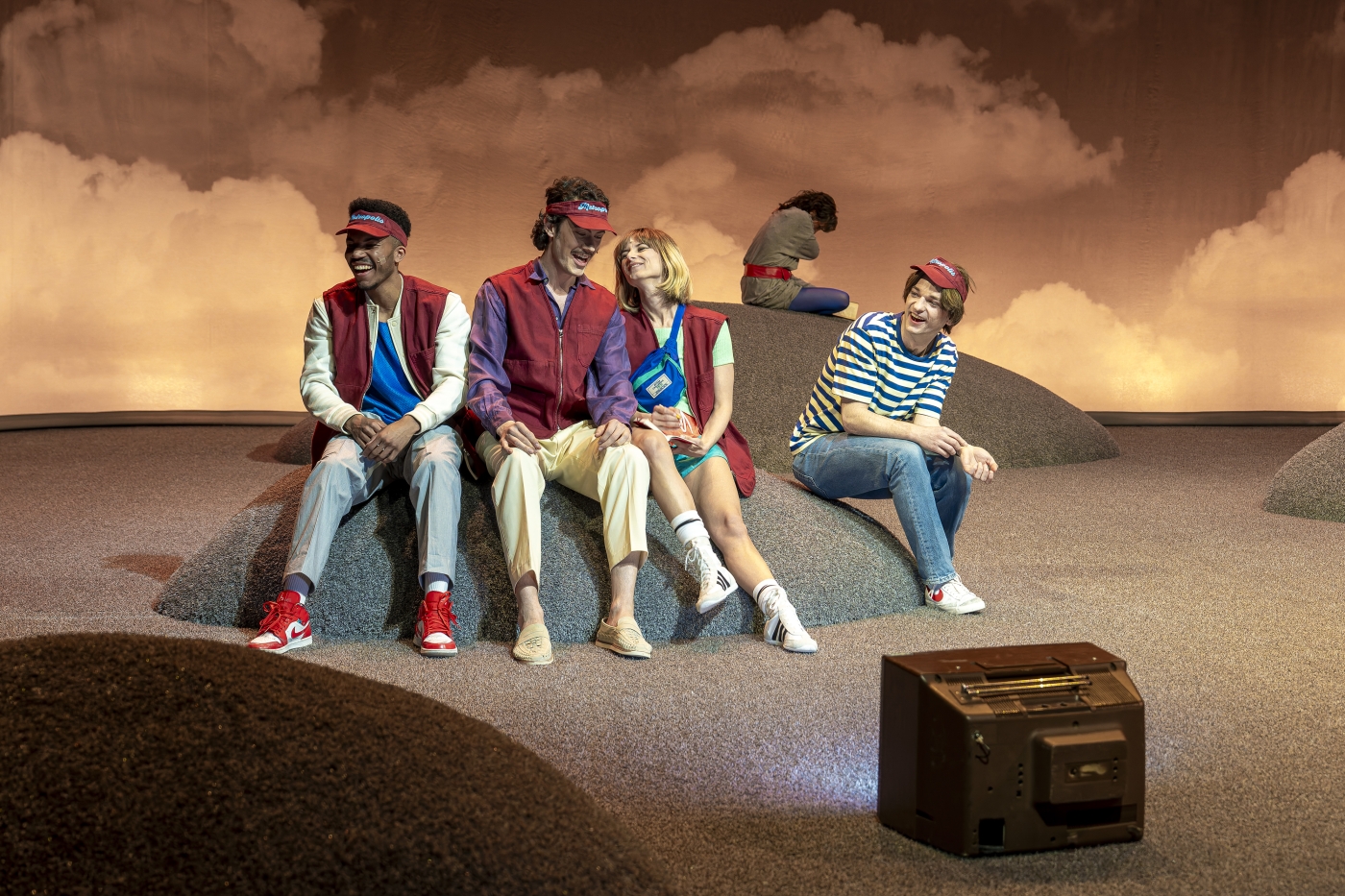 Luzerner Theater_Hard Land_Colin Vemba_Moïse de Quay_Carina Thurner_Zoe Hutmacher_Bastian Inglin_©Ingo Hoehn