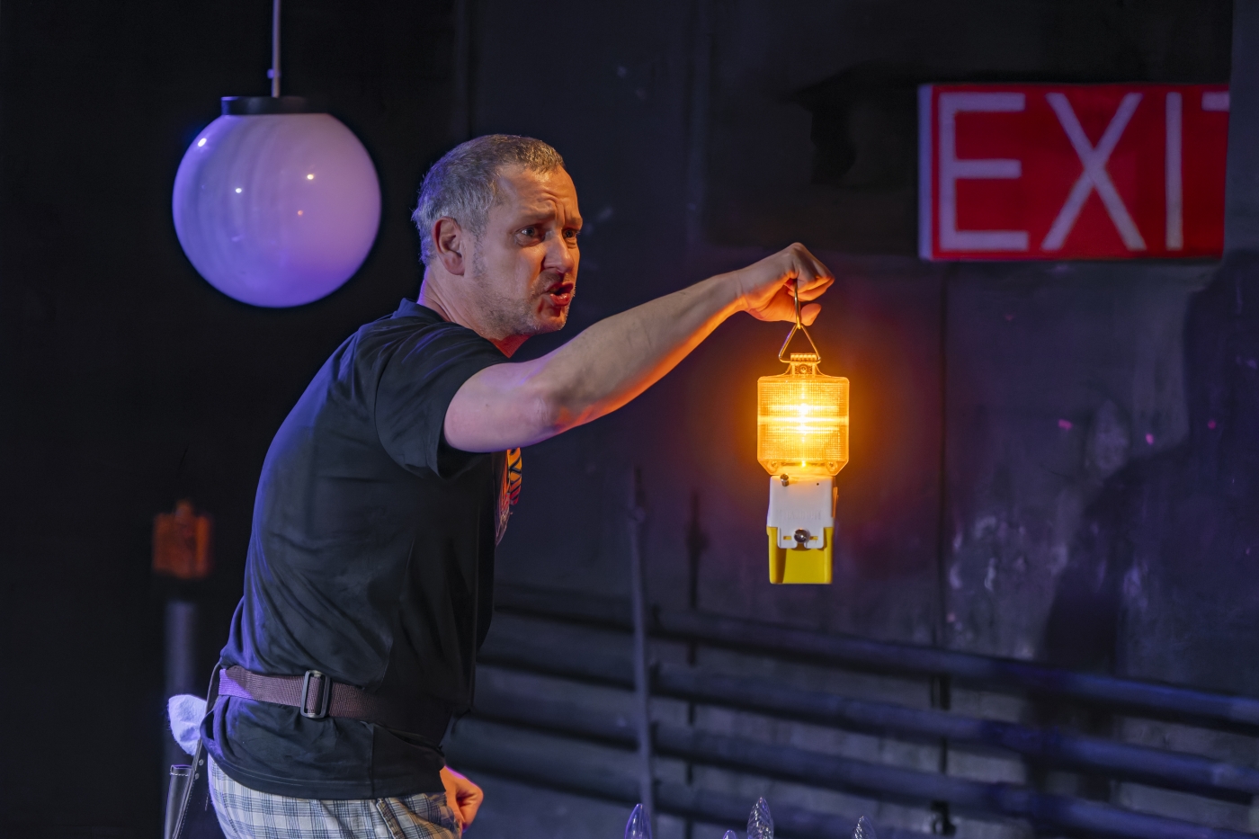 Luzerner Theater: Kleine Probleme, mit Christian Baumbach. Foto: Ingo Hoehn