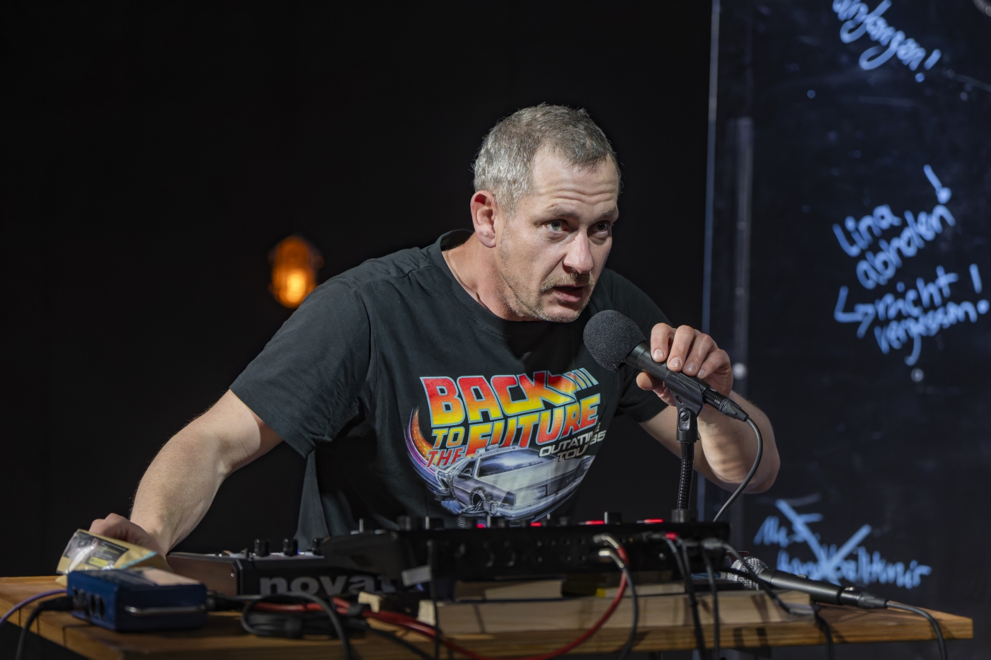 Luzerner Theater: Kleine Probleme, mit Christian Baumbach. Foto: Ingo Hoehn