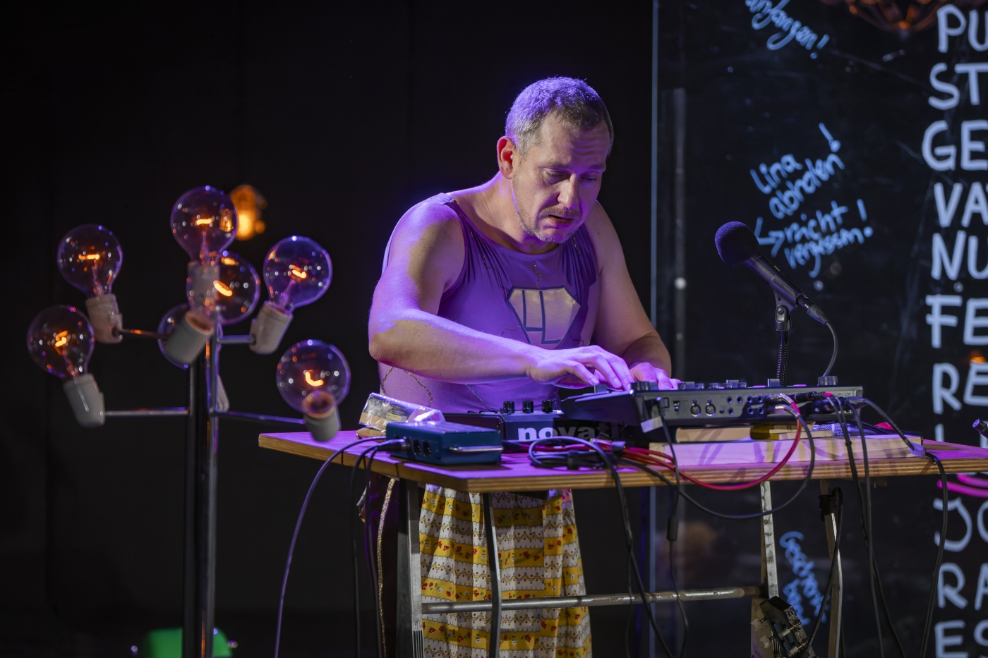 Luzerner Theater: Kleine Probleme, mit Christian Baumbach. Foto: Ingo Hoehn