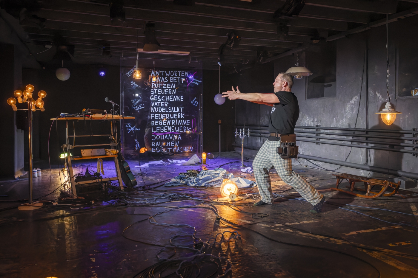 Luzerner Theater: Kleine Probleme, mit Christian Baumbach. Foto: Ingo Hoehn