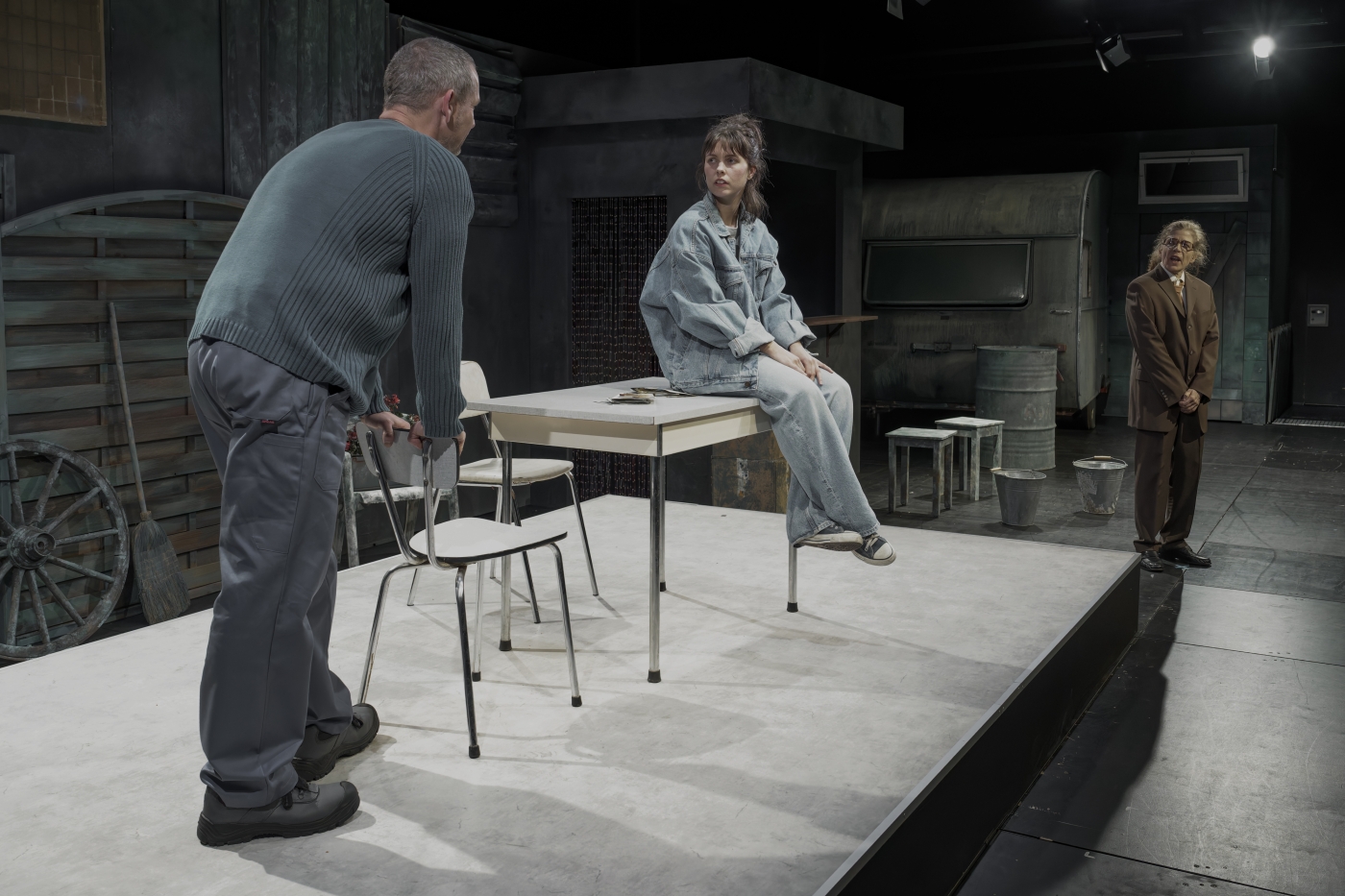 Totreif: Christian Baumbach, Amélie Hug, Tini Prüfert. Foto: Ingo Hoehn