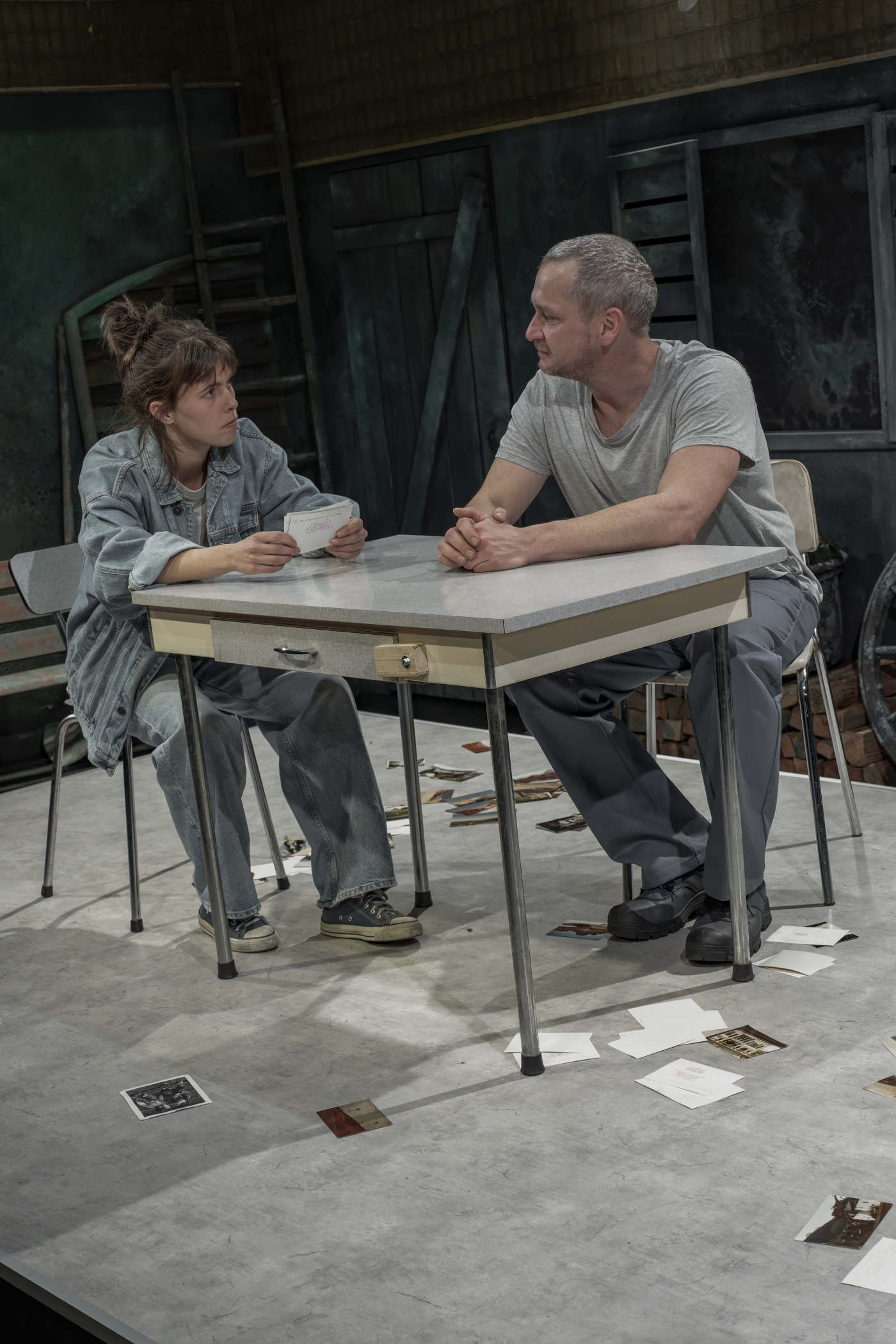 Totreif: Amélie Hug, Christian Baumbach. Foto: Ingo Hoehn