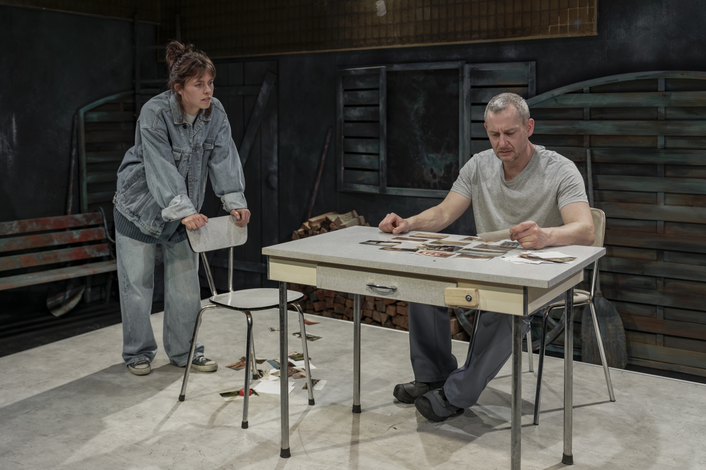 Totreif: Amélie Hug, Christian Baumbach. Foto: Ingo Hoehn