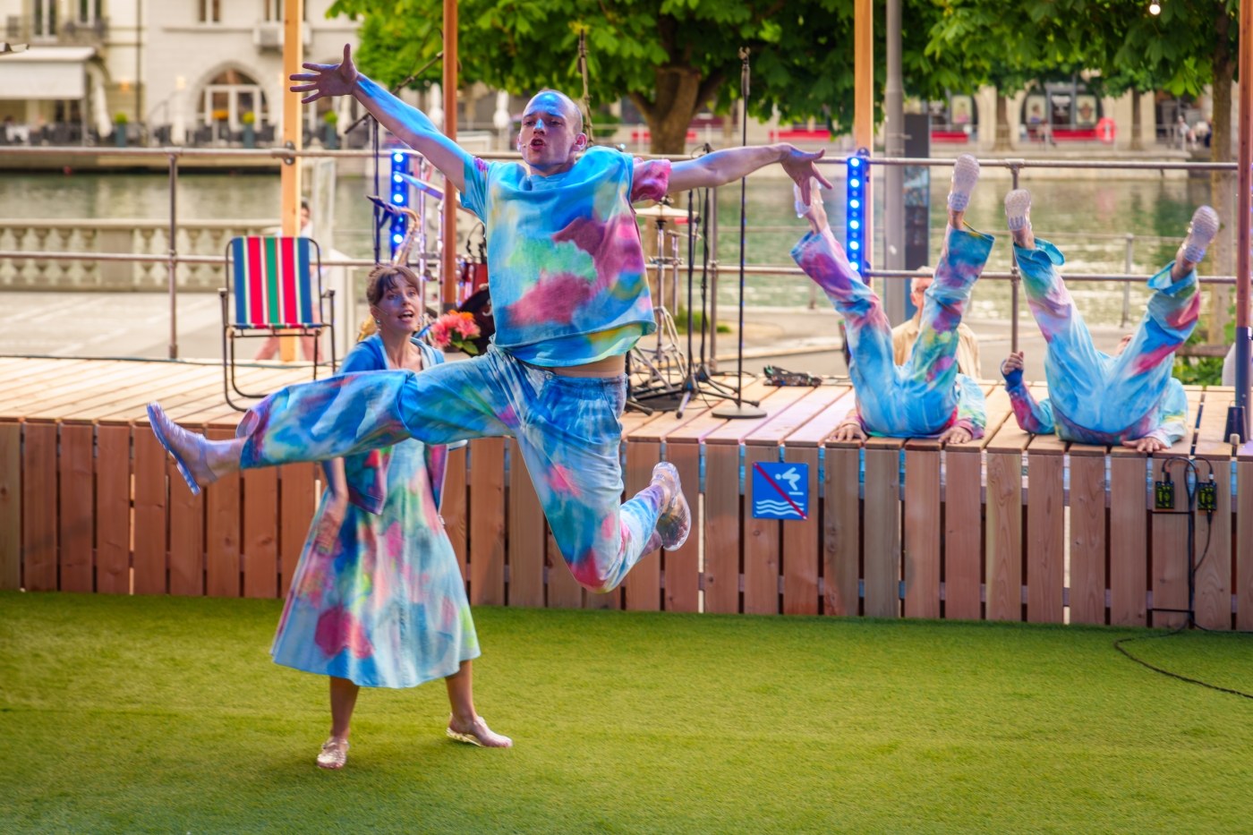 «baden gehen», Luzerner Theater, Foto: Ingo Hoehn