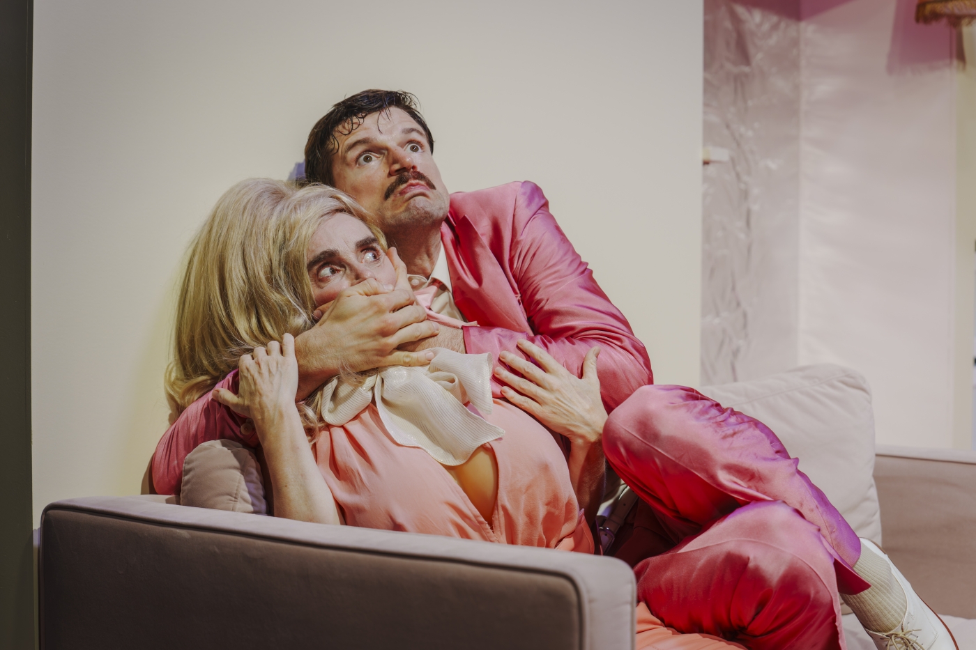 Biedermann und die Brandstifter, Luzerner Theater, Foto: Ingo Hoehn