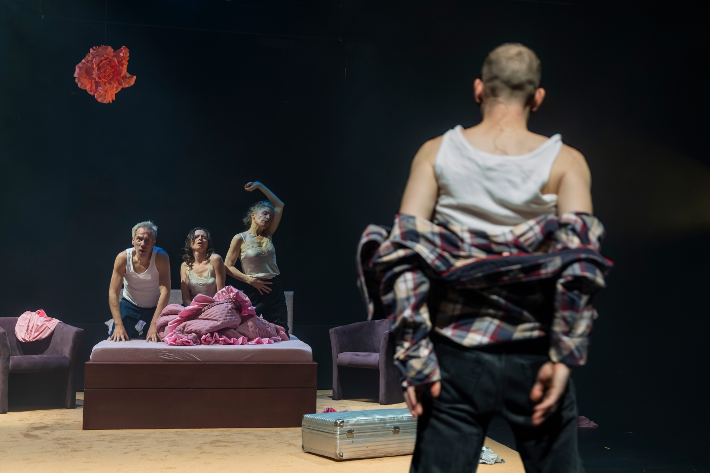 Luzerner Theater, «Auf allen vieren», Foto: Ingo Hoehn
