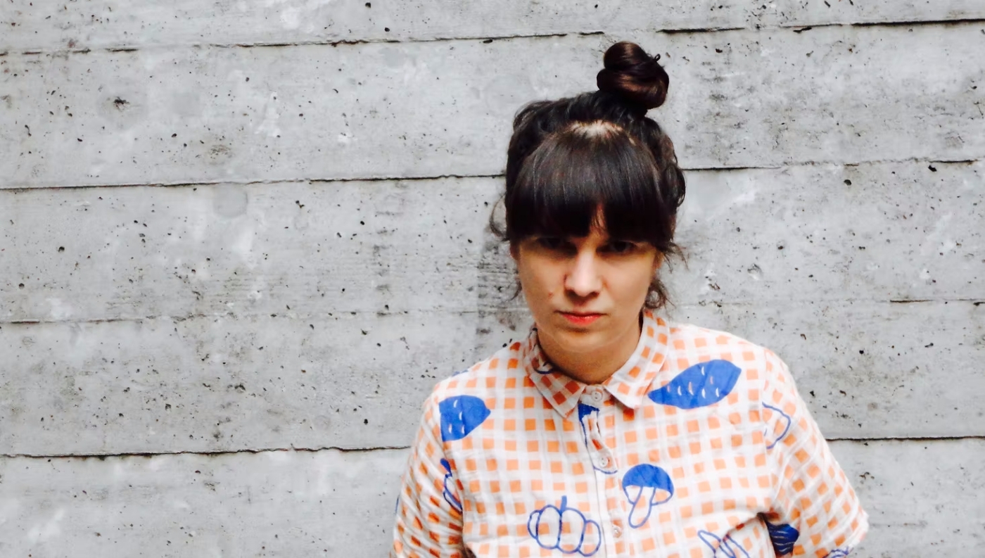 Nina Steinemann blickt in die Kamera