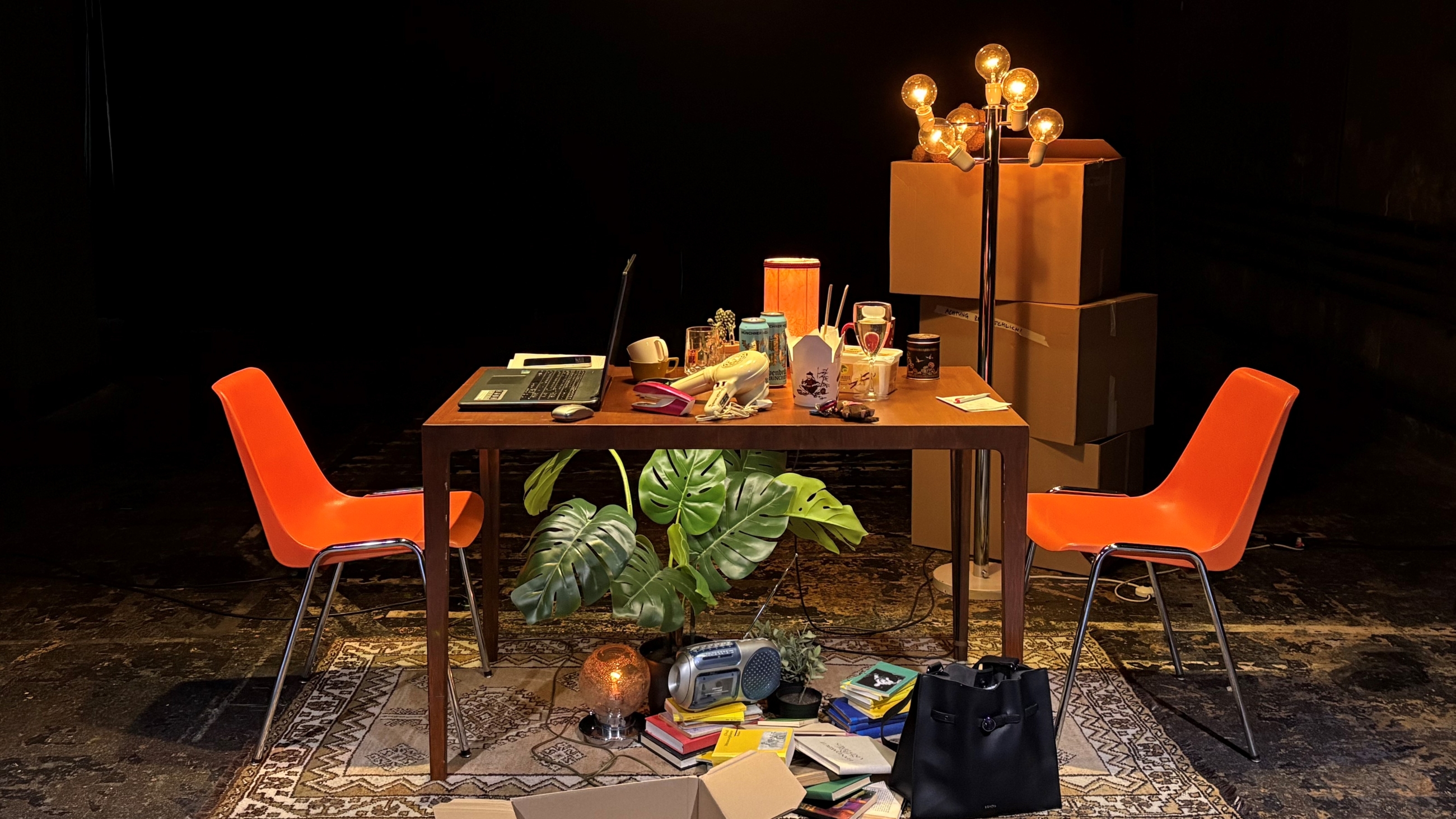 «Über uns», Luzerner Theater