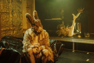 Luzerner Theater_Biedermann und die Brandstifter_Robert Rožić_Annalisa Derossi_Foto Ingo Hoehn