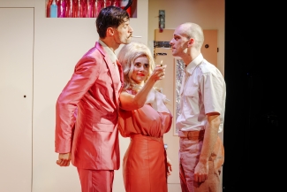 Luzerner Theater_Biedermann und die Brandstifter_Robert Rožić_Wiebke Kayser_Bastian Inglin_Foto Ingo Hoehn