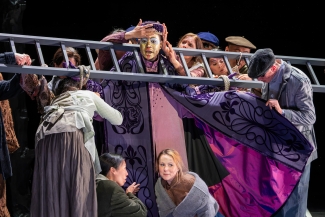 Luzerner Theater_L'elisir d'amore_Rueben Mbonambi_Opernchor_Foto_Ingo Hoehn