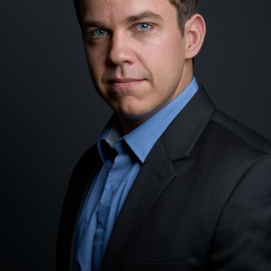 Der Berner Tenor Remy Burnens hat sich einen Ruf als erstklassiger Sänger von Mozartpartien in der Schweiz und ganz Europa erarbeitet. Er feierte in grossen Rollen wie Belmonte (Entführung aus dem Serail), Tamino (Die Zauberflöte), Ferrando (Così fan tutte) und Marzio (Mitridate), grosse Erfolge. Zudem ist er gefragter Spezialist für Fachpartien von Barock bis Belcanto und trat als Hippolyte (Rameau, Hippolyte et Aricie) Acis (Händel, Acis and Galathea), Berengario (Händel, Lotario), Argirio (Rossini, Tancr